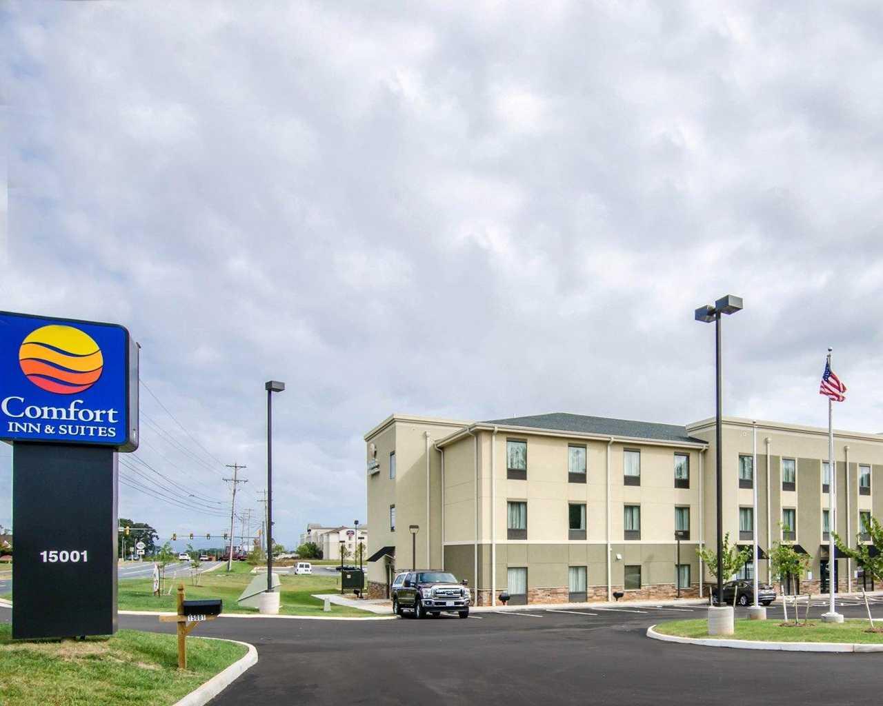 Comfort Inn & Suites Lynchburg Airport - University Area Exterior photo